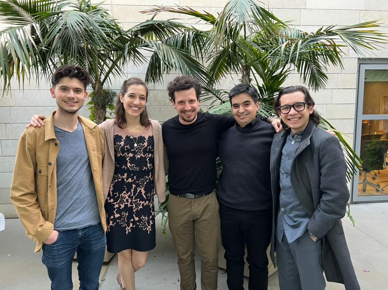 Concierto de la filarmónica de Los Ángeles.  De izquierda a derecha: Pedro Larraín, Camille Thomas (solista invitada), Paolo Bortolameolli (el director), Miguel Farías (el compositor). Enluis Montes (director asistente) 