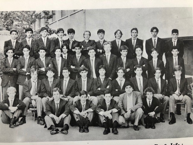 Pepe (segundo alumno de derecha a izquierda en la tercera fila de abajo hacia arriba), junto a su curso en 1992. 