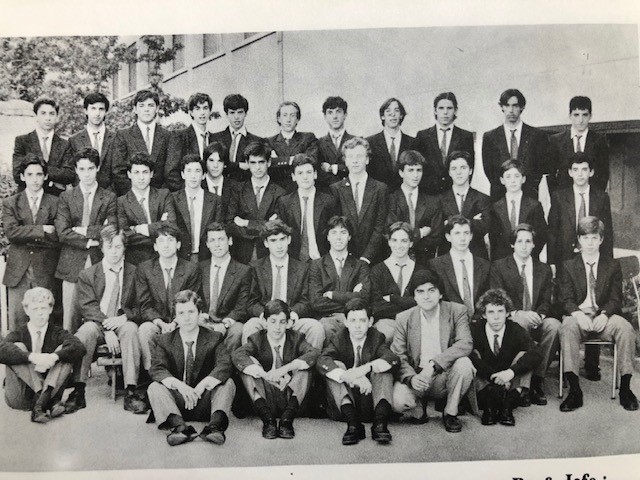 Pepe (segundo alumno de derecha a izquierda en la tercera fila de abajo hacia arriba), junto a su curso en 1992.
