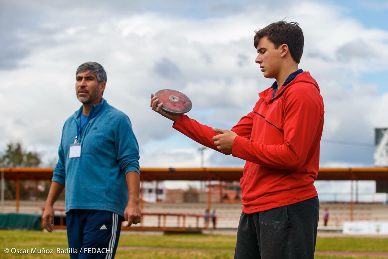 Lucas junto a Tulio en el Sudamericano de Atletismo Guayaquil 2021.