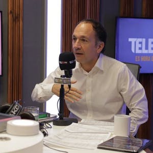 Lucas Sierra siendo entrevistado en Tele13 Radio año 2020